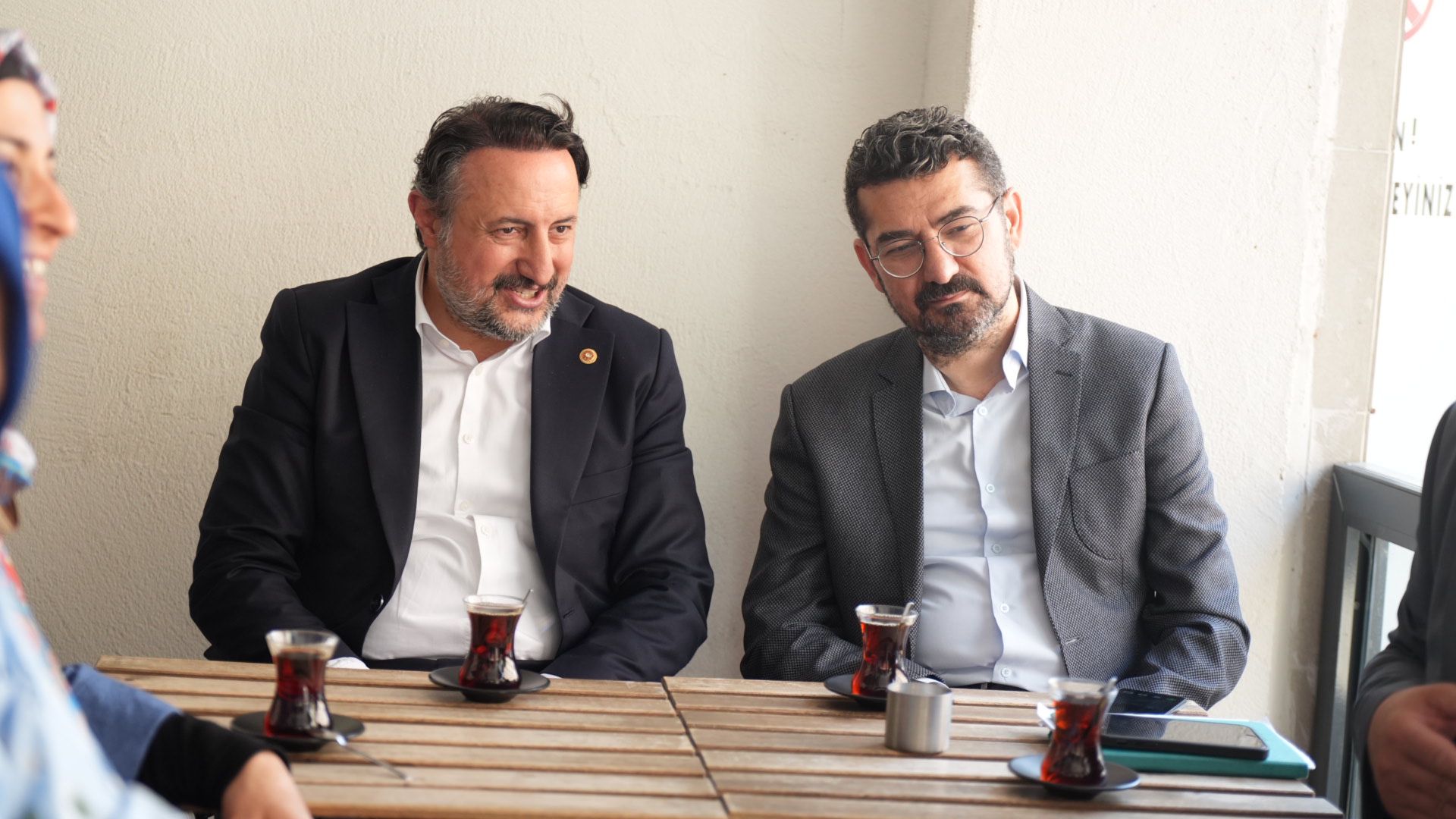 Milletvekilimiz Sayın İsmail Emrah Karayel Karagümrük Hentbol Spor Kulübümüze teşrif etmişlerdir